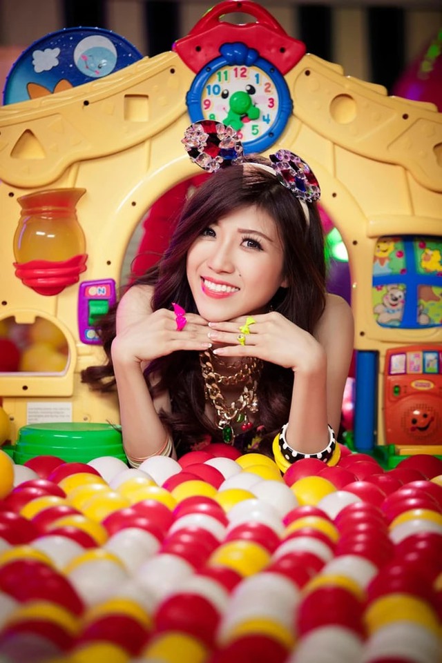 Mỹ nhân Việt khiến netizen Trung choáng váng: Lá ngọc cành vàng nhà ngoại giao, gia thế - tài năng tiểu thuyết cũng không dám viết- Ảnh 3. Mỹ nhân Việt khiến netizen Trung choáng váng: Lá ngọc cành vàng nhà ngoại giao, gia thế - tài năng tiểu thuyết cũng không dám viết- Ảnh 3.