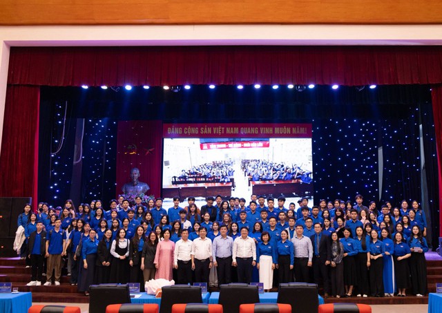 Lễ kỷ niệm 95 năm Ng&agrave;y th&agrave;nh lập Đo&agrave;n TNCS Hồ Ch&iacute; Minh v&agrave; Chương tr&igrave;nh đối thoại giữa Đảng ủy Học viện Thanh thiếu ni&ecirc;n Việt Nam v&agrave; c&aacute;n bộ đo&agrave;n, đảng vi&ecirc;n chi bộ sinh vi&ecirc;n - Ảnh 10.