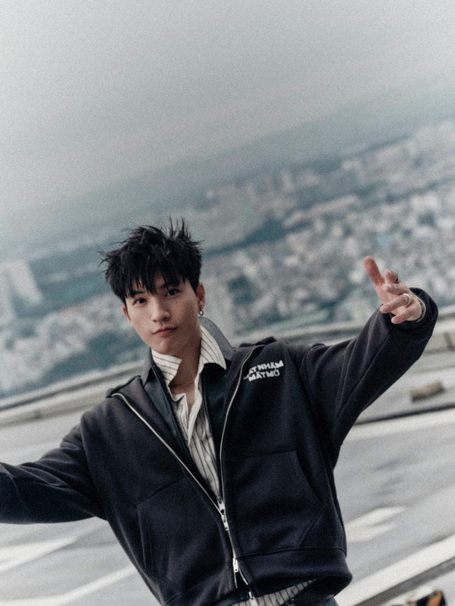 HIEUTHUHAI đ&atilde; bị "bao v&acirc;y" - Ảnh 1.