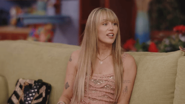 Đ&acirc;y ch&iacute;nh l&agrave; biểu tượng Hannah Montana sau 2 thập kỷ, nhan sắc U40 bẻ cong thời gian! - Ảnh 4.