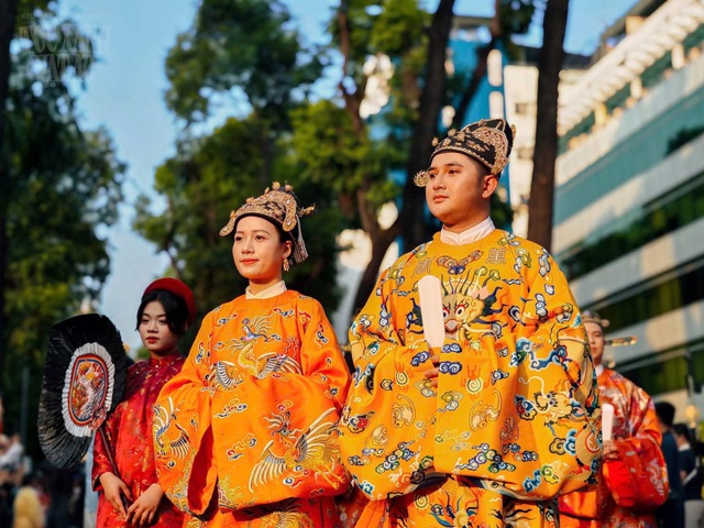 Ng&agrave;y hội Việt phục &ldquo;t&oacute;c xanh vạt &aacute;o&rdquo; lần VI: người trẻ tiếp nối d&ograve;ng chảy văn h&oacute;a Việt - Ảnh 4.