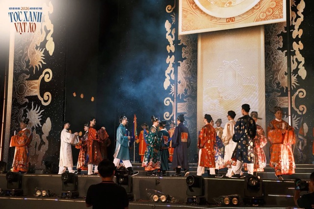 Ng&agrave;y hội Việt phục &ldquo;t&oacute;c xanh vạt &aacute;o&rdquo; lần VI: người trẻ tiếp nối d&ograve;ng chảy văn h&oacute;a Việt - Ảnh 2.