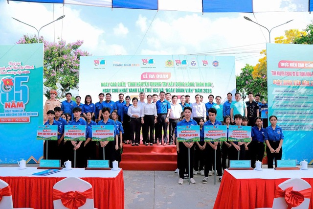 Rực rỡ sắc &aacute;o xanh tr&ecirc;n những c&ocirc;ng tr&igrave;nh mới: Tuổi trẻ Th&agrave;nh phố Hồ Ch&iacute; Minh lan tỏa tinh thần t&igrave;nh nguyện năm 2026 - Ảnh 2.