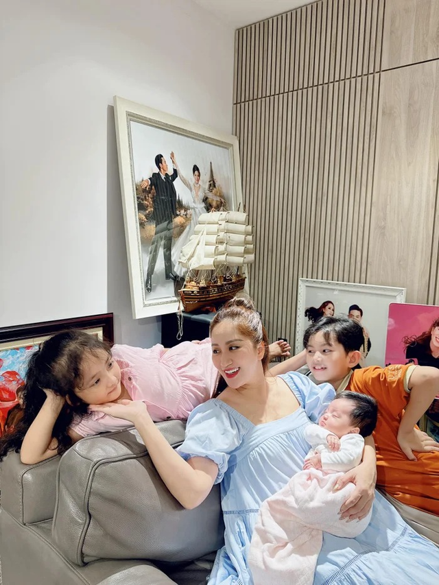 Nh&agrave; ri&ecirc;ng trăm tỷ của Phan Hiển - Kh&aacute;nh Thi: Rộng 800m&sup2; nằm s&aacute;t mặt đường lớn, o&aacute;ch đến nỗi ai đi ngang cũng ngo&aacute;i nh&igrave;n- Ảnh 7.