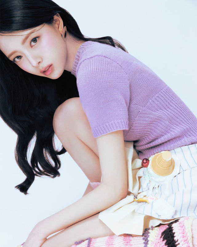 Mỹ nh&acirc;n c&oacute; v&ograve;ng h&ocirc;ng "ảo" nhất showbiz vừa vượt mặt BTS, flop 4 năm mới được l&agrave;m 1 điều - Ảnh 3.