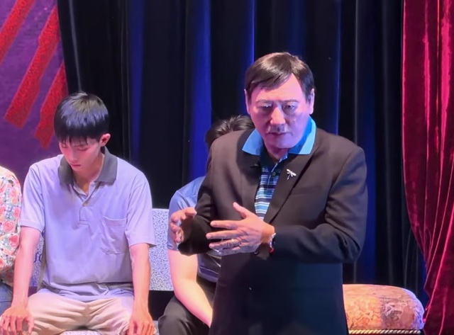 Nữ NSƯT từ Mỹ về bật kh&oacute;c nức nở- Ảnh 1.