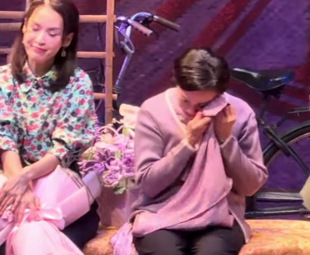 Nữ NSƯT từ Mỹ về bật kh&oacute;c nức nở- Ảnh 2.