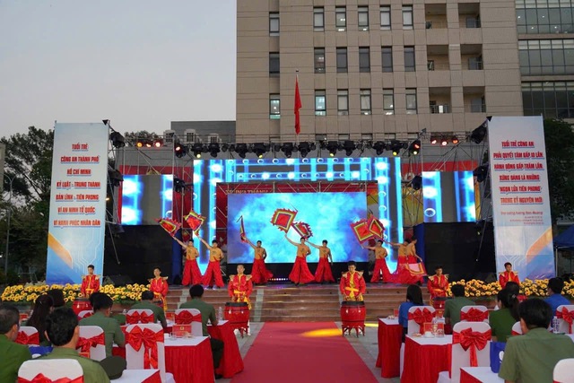 Tuổi trẻ C&ocirc;ng an TP. Hồ Ch&iacute; Minh: Bản lĩnh, s&aacute;ng tạo, tiếp bước h&agrave;nh tr&igrave;nh &ldquo;Tiếp lửa truyền thống&rdquo; - Ảnh 5.