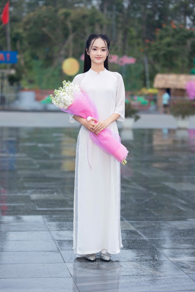 Nguyễn Thị Kh&aacute;nh Linh - Nữ sinh xuất sắc Trường Đại học Vinh: &ldquo;Y&ecirc;u Đảng v&agrave; y&ecirc;u Đo&agrave;n bằng việc l&agrave;m thiết thực&rdquo;  - Ảnh 4.