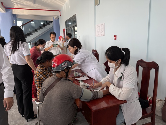 Ng&agrave;y Sức khỏe Việt Nam: Th&agrave;nh phố Hồ Ch&iacute; Minh triển khai tầm so&aacute;t bệnh miễn ph&iacute; cho 16.000 người d&acirc;n   - Ảnh 3.