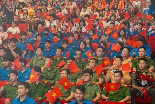 Kh&aacute;t vọng Việt Nam: Vinh danh 10 Gương mặt trẻ ti&ecirc;u biểu năm 2025 &ndash; Những &ldquo;hạt nh&acirc;n&rdquo; l&agrave;m chủ kỷ nguy&ecirc;n mới - Ảnh 6.