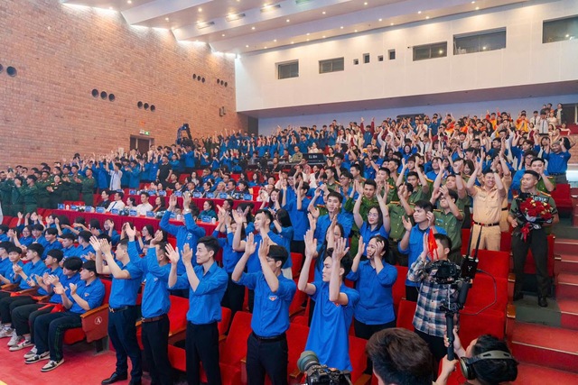 Kh&aacute;t vọng Việt Nam: Vinh danh 10 Gương mặt trẻ ti&ecirc;u biểu năm 2025 &ndash; Những &ldquo;hạt nh&acirc;n&rdquo; l&agrave;m chủ kỷ nguy&ecirc;n mới - Ảnh 7.