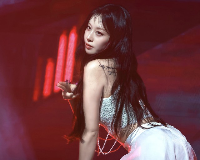 Mỹ nh&acirc;n nhan sắc 17 năm kh&ocirc;ng đổi: Sự nghiệp tan t&agrave;nh ở tuổi 19, cưới chồng cầu thủ kh&ocirc;ng được y&ecirc;n th&acirc;n - Ảnh 7.