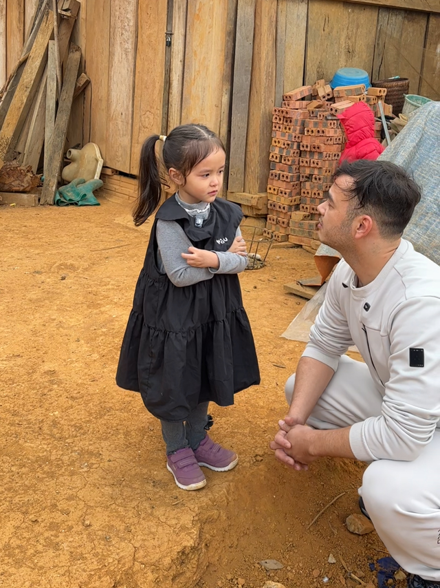 3 ng&agrave;y ở Nậm Nghiệp của &ocirc;ng bố người Đức gốc Việt: Kh&ocirc;ng &eacute;p con chạm đỉnh, chọn để con học từ ch&iacute;nh lựa chọn của m&igrave;nh - Ảnh 4.