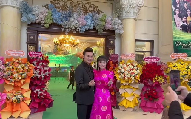 Nữ NSƯT miền Nam vừa từ Mỹ về nước đ&atilde; bay ra H&agrave; Nội l&agrave;m một việc quan trọng- Ảnh 2.