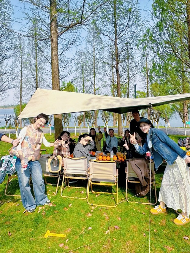 Team buiding mà sếp thân mật quá đà: Làm sao để xử lý gọn?- Ảnh 1. Team buiding mà sếp thân mật quá đà: Làm sao để xử lý gọn?- Ảnh 1.