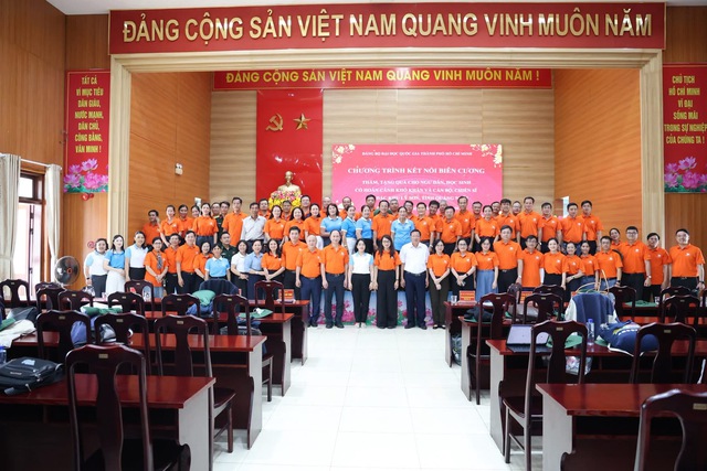 Đại học Quốc gia Th&agrave;nh phố Hồ Ch&iacute; Minh mang "Kết nối bi&ecirc;n cương&rdquo; đến L&yacute; Sơn: Lan toả y&ecirc;u thương v&agrave; kh&aacute;t vọng giữ biển - Ảnh 6.