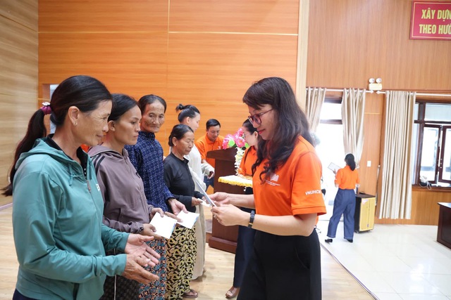 Đại học Quốc gia Th&agrave;nh phố Hồ Ch&iacute; Minh mang "Kết nối bi&ecirc;n cương&rdquo; đến L&yacute; Sơn: Lan toả y&ecirc;u thương v&agrave; kh&aacute;t vọng giữ biển - Ảnh 4.