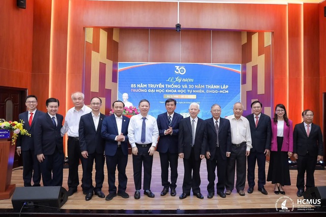 Từ k&yacute; ức đến kh&aacute;t vọng: H&agrave;nh tr&igrave;nh 85 năm truyền thống, 30 năm ph&aacute;t triển của Trường ĐH Khoa học Tự nhi&ecirc;n   - Ảnh 1.