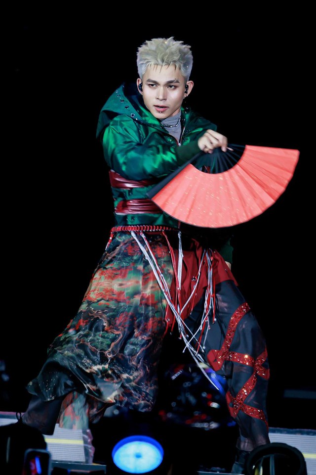 Nam ca sĩ Vbiz tự nhận cả đời chưa c&oacute; lấy 1 bản hit, ra MV phản cảm viral bằng 16 năm đi h&aacute;t  - Ảnh 3.