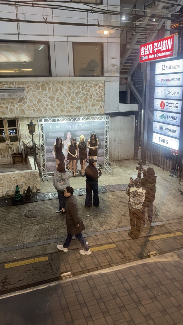 Cảnh buồn của đối thủ BLACKPINK một thời: Họp b&aacute;o ra nhạc l&aacute;c đ&aacute;c v&agrave;i người, album b&aacute;n kh&ocirc;ng nổi 500 bản - Ảnh 4.