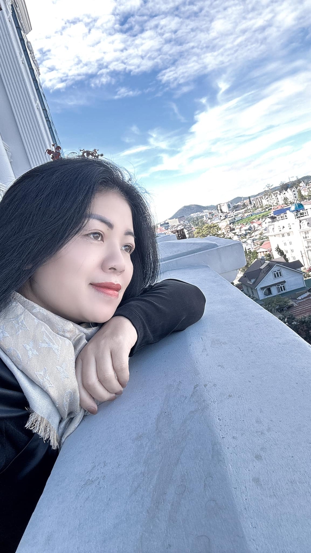 "Nữ ho&agrave;ng nhạc đỏ" l&agrave; mẹ đơn th&acirc;n 4 con chia sẻ sự mệt mỏi, nhắc tới mẹ ruột- Ảnh 2.