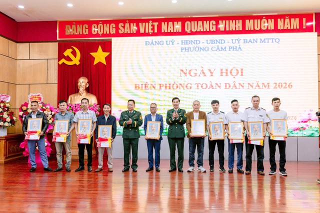 Ng&agrave;y hội Bi&ecirc;n ph&ograve;ng tr&ecirc;n v&ugrave;ng mỏ Cẩm Phả ki&ecirc;n cường bất khuất- Ảnh 1.