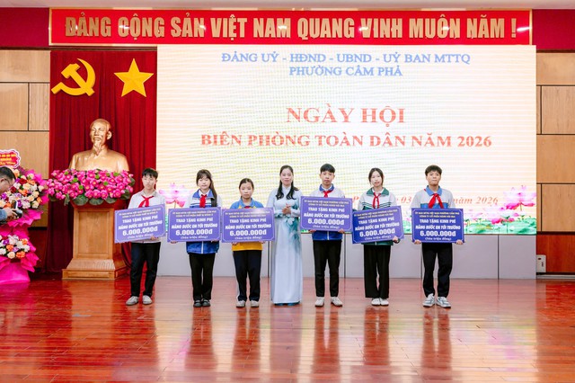 Ng&agrave;y hội Bi&ecirc;n ph&ograve;ng tr&ecirc;n v&ugrave;ng mỏ Cẩm Phả ki&ecirc;n cường bất khuất- Ảnh 4.