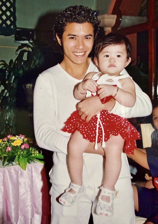 "Hôm nay con ra đi, tim cô như thắt lại, con còn trẻ quá Kasim ơi, bỏ mẹ Phương lại, bỏ vợ con của con lại" - Ảnh 4.