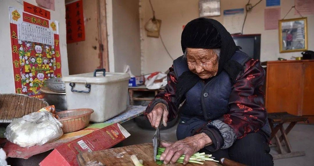 Thực đơn trường thọ của người sống đến 100 tuổi c&oacute; g&igrave; lạ? Nghi&ecirc;n cứu cho thấy 4 chế độ ăn n&agrave;y c&oacute; thể tăng đ&aacute;ng kể khả năng sống thọ- Ảnh 1.