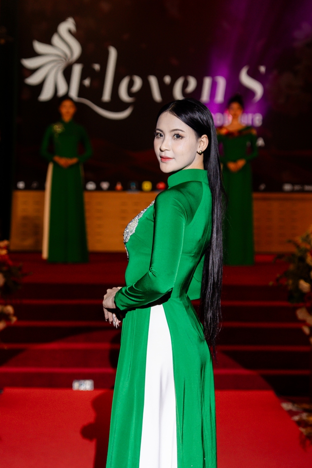 NTK Trần Phương Hoa t&ocirc;n vinh vẻ đẹp người phụ nữ C&ocirc;ng an Nh&acirc;n d&acirc;n qua bộ sưu tập &aacute;o d&agrave;i- Ảnh 6.