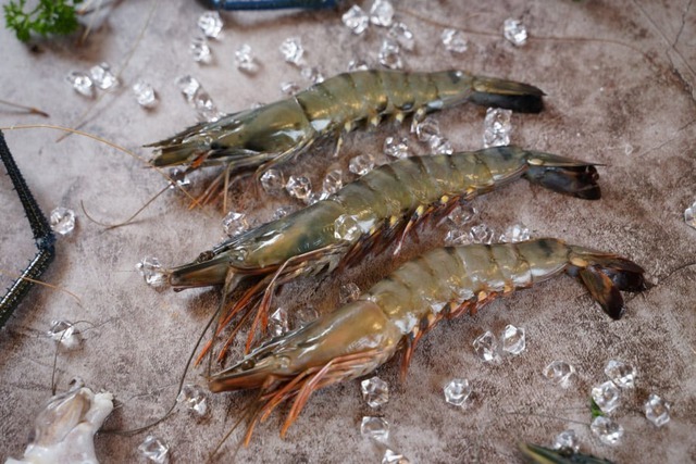 Cao thủ ẩm thực chỉ c&aacute;ch chọn t&ocirc;m tươi: Chỉ cần nh&igrave;n m&agrave;u v&agrave; đu&ocirc;i l&agrave; biết- Ảnh 4.