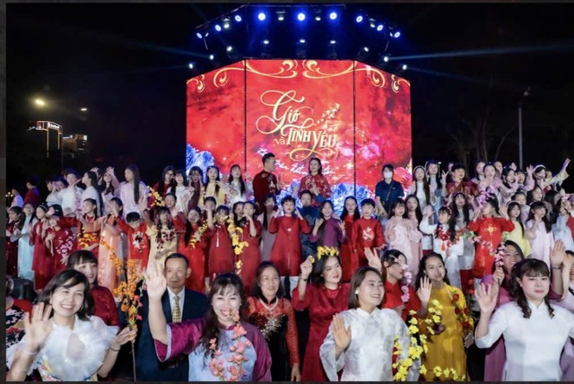 Trịnh &Aacute;nh Nhi &ndash; Mẫu teen đa t&agrave;i t&ocirc;n vinh vẻ đẹp &aacute;o d&agrave;i truyền thống - Ảnh 1.