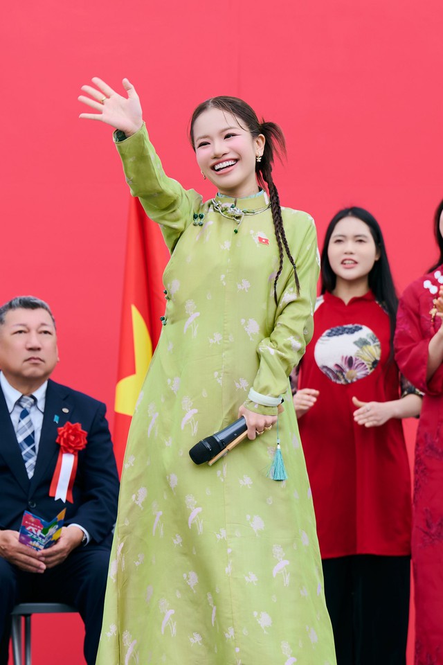 Nữ Thượng u&yacute; li&ecirc;n tục h&aacute;t &ldquo;o&eacute;t&rdquo; với c&aacute;i lạnh 7 độ C, giọng run rẩy dưới thời tiết cắt da thịt- Ảnh 2.