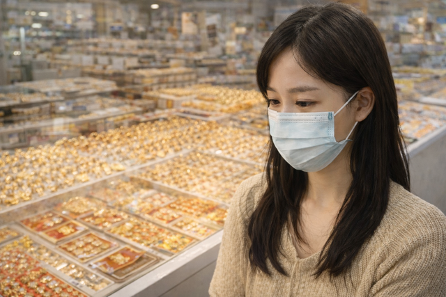 Sai lầm của nhiều người mới mua v&agrave;ng: Chỉ cần "cho chắc" l&agrave; đủ - Ảnh 1.