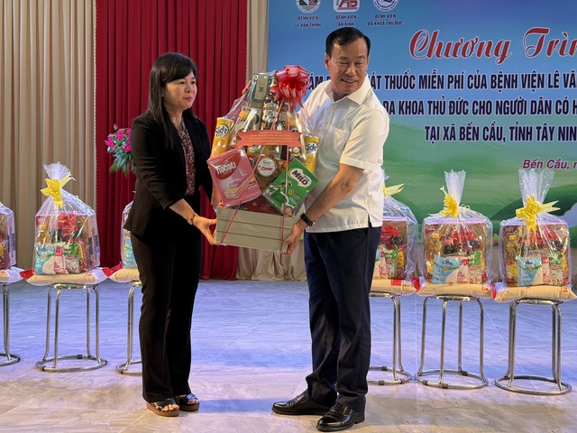 Lan tỏa tinh thần nh&acirc;n &aacute;i từ chương tr&igrave;nh kh&aacute;m bệnh cho người ngh&egrave;o v&ugrave;ng bi&ecirc;n T&acirc;y Ninh - Ảnh 2.