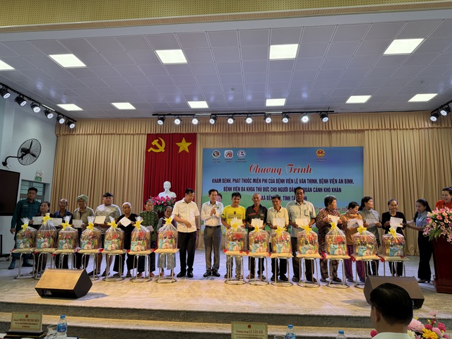 Lan tỏa tinh thần nh&acirc;n &aacute;i từ chương tr&igrave;nh kh&aacute;m bệnh cho người ngh&egrave;o v&ugrave;ng bi&ecirc;n T&acirc;y Ninh - Ảnh 1.
