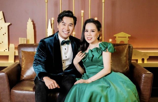 Nữ ca sĩ l&agrave;m b&agrave; chủ c&ocirc;ng ty ở Mỹ: Kh&ocirc;ng nấu ăn, kh&ocirc;ng th&aacute;o v&aacute;t, kh&ocirc;ng đưa đ&oacute;n con - Ảnh 2.