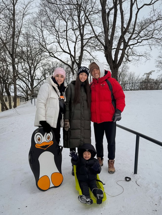 B&ugrave;i Tiến Dũng đưa vợ mẫu t&acirc;y về nh&agrave; ngoại, nhan sắc mẹ vợ "thủ m&ocirc;n quốc d&acirc;n" g&acirc;y sốt c&otilde;i mạng  - Ảnh 1.