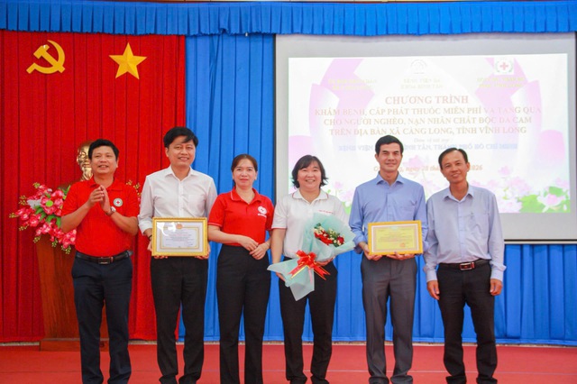 H&agrave;nh tr&igrave;nh nh&acirc;n &aacute;i: Bệnh viện Đa khoa B&igrave;nh T&acirc;n mang niềm vui sức khỏe đến với người d&acirc;n C&agrave;ng Long, Vĩnh Long - Ảnh 2.