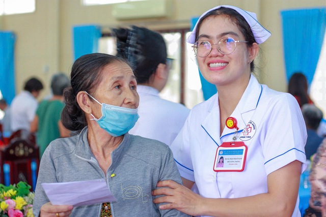 H&agrave;nh tr&igrave;nh nh&acirc;n &aacute;i: Bệnh viện Đa khoa B&igrave;nh T&acirc;n mang niềm vui sức khỏe đến với người d&acirc;n C&agrave;ng Long, Vĩnh Long - Ảnh 4.