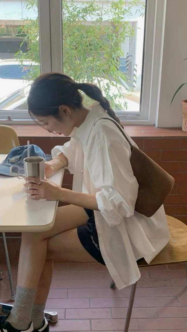 C&ugrave;ng 20 triệu/th&aacute;ng: Một người giữ 5 triệu tiền mặt, một người dồn hết v&agrave;o v&agrave;ng - ai &ldquo;dễ thở&rdquo; hơn khi c&oacute; việc gấp?- Ảnh 2.