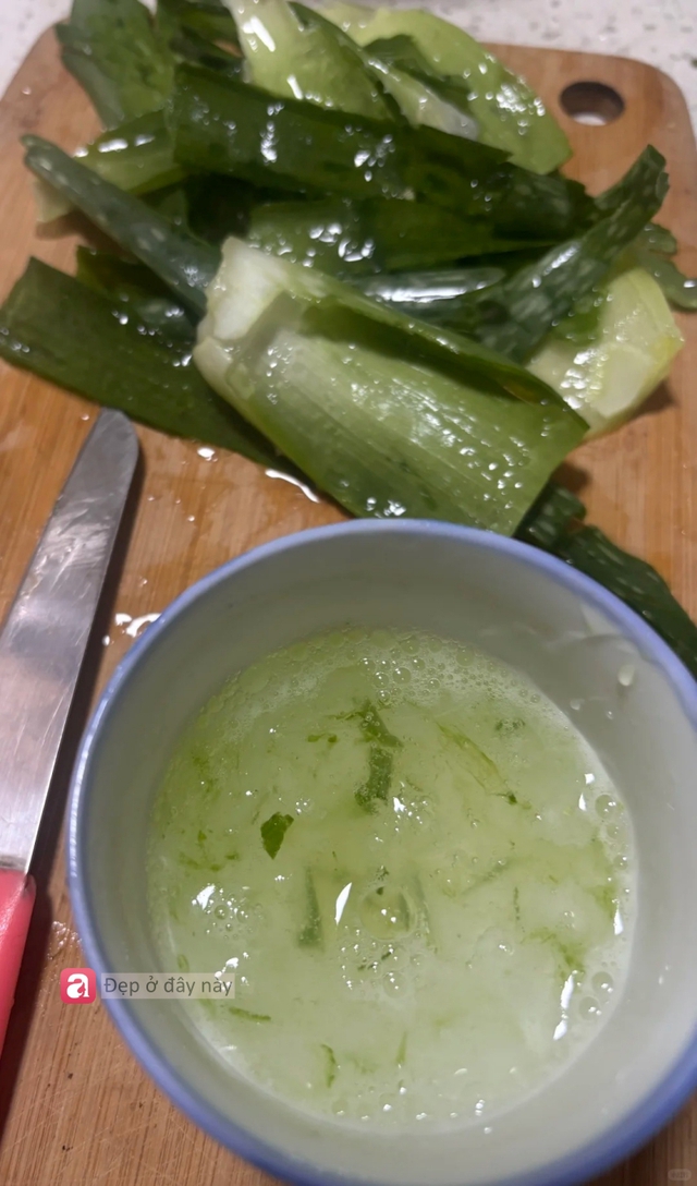 T&ocirc;i từng nghĩ phải d&ugrave;ng dầu xả đắt tiền mới c&oacute; t&oacute;c mềm mượt, cho đến khi thử c&ocirc;ng thức 2 nguy&ecirc;n liệu n&agrave;y- Ảnh 2.