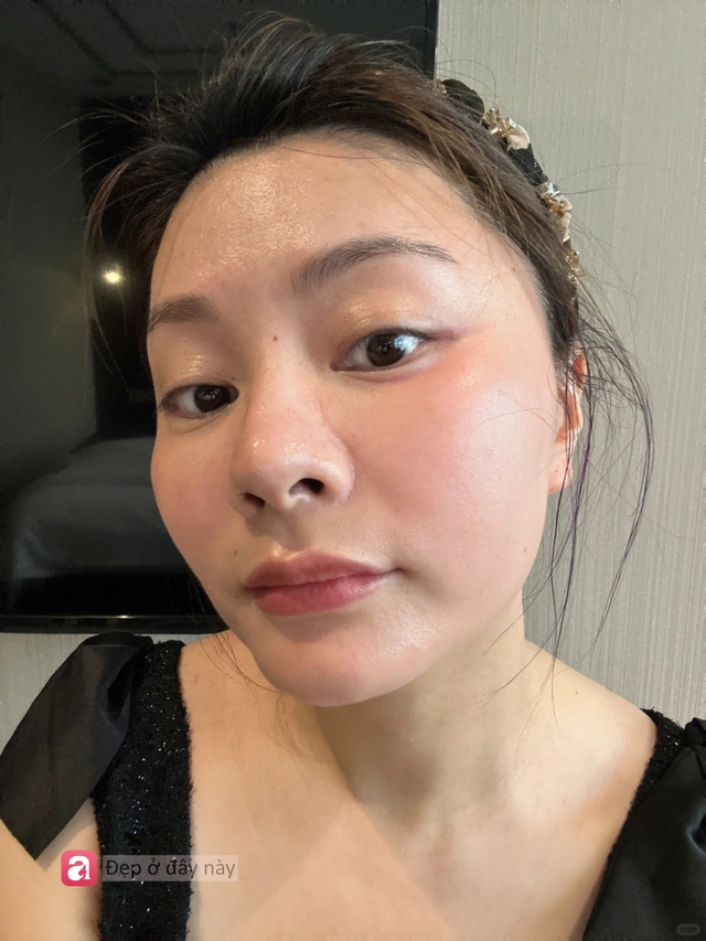 T&ocirc;i từng &ldquo;n&eacute;m tiền qua cửa sổ&rdquo; v&igrave; m&ecirc; spa, cho đến khi nhận ra: Chỉ cần 3 ph&uacute;t đắp lotion mỗi ng&agrave;y, da cũng c&oacute; thể đẹp l&ecirc;n- Ảnh 6.