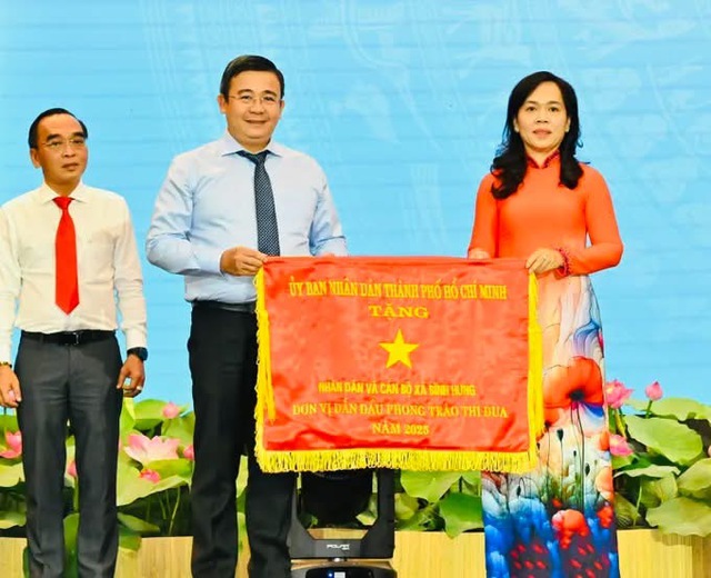 Th&agrave;nh phố Hồ Ch&iacute; Minh ph&aacute;t động phong tr&agrave;o thi đua y&ecirc;u nước năm 2026: Tạo đột ph&aacute; để tăng trưởng hai con số - Ảnh 1.