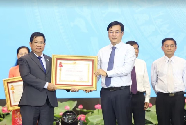 Th&agrave;nh phố Hồ Ch&iacute; Minh ph&aacute;t động phong tr&agrave;o thi đua y&ecirc;u nước năm 2026: Tạo đột ph&aacute; để tăng trưởng hai con số - Ảnh 3.