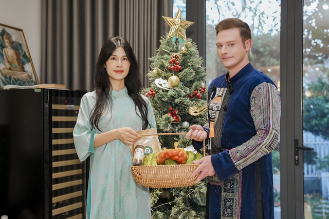 Phúc Anh ra bản tiếng Anh ca khúc "54 Dân Tộc Việt Nam", phần hình ảnh gây xúc động mạnh - Ảnh 5.