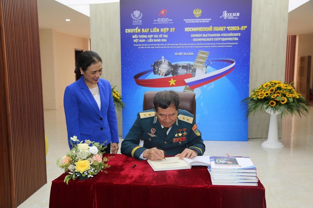 Trưng b&agrave;y t&agrave;i liệu lưu trữ  &ldquo;Chuyến bay li&ecirc;n hợp 37 - Biểu tượng hợp t&aacute;c vũ trụ Việt Nam - Li&ecirc;n bang Nga&rdquo; - Ảnh 3.
