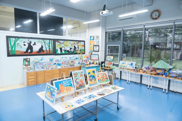 Triển lãm "Câu chuyện Tháng Tư": Học sinh khiến người lớn bất ngờ khi "kể lại" cả một Việt Nam bằng góc nhìn rất khác- Ảnh 13. Triển lãm "Câu chuyện Tháng Tư": Học sinh khiến người lớn bất ngờ khi "kể lại" cả một Việt Nam bằng góc nhìn rất khác- Ảnh 13.