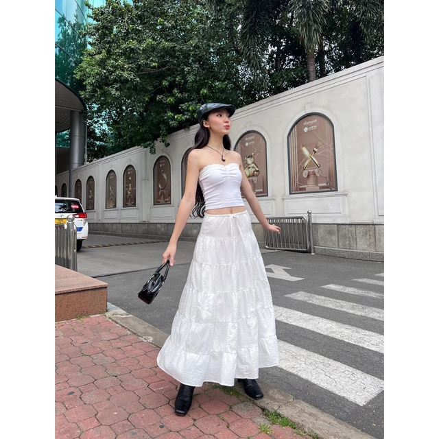 Không cần đồ đắt tiền vẫn toát lên khí chất “old money”: Chỉ cần áo gile đen + váy trắng là đủ - Ảnh 7.